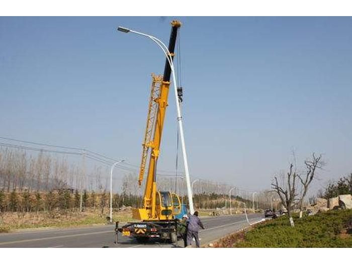 2014河南信阳10.5米自弯臂LED路灯吊装